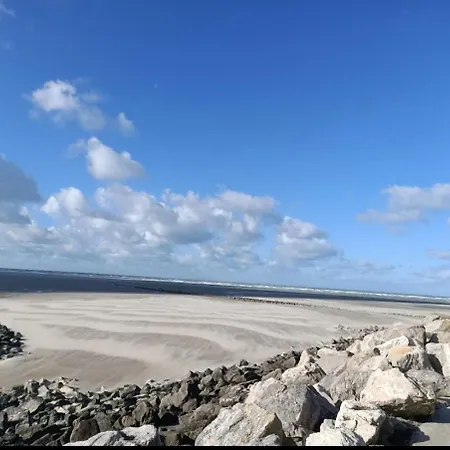 T2 Et Parking Prive A 80 M De La * Berck